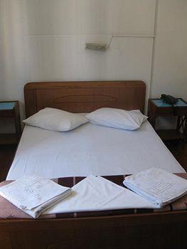 Dioskouros Hostel *