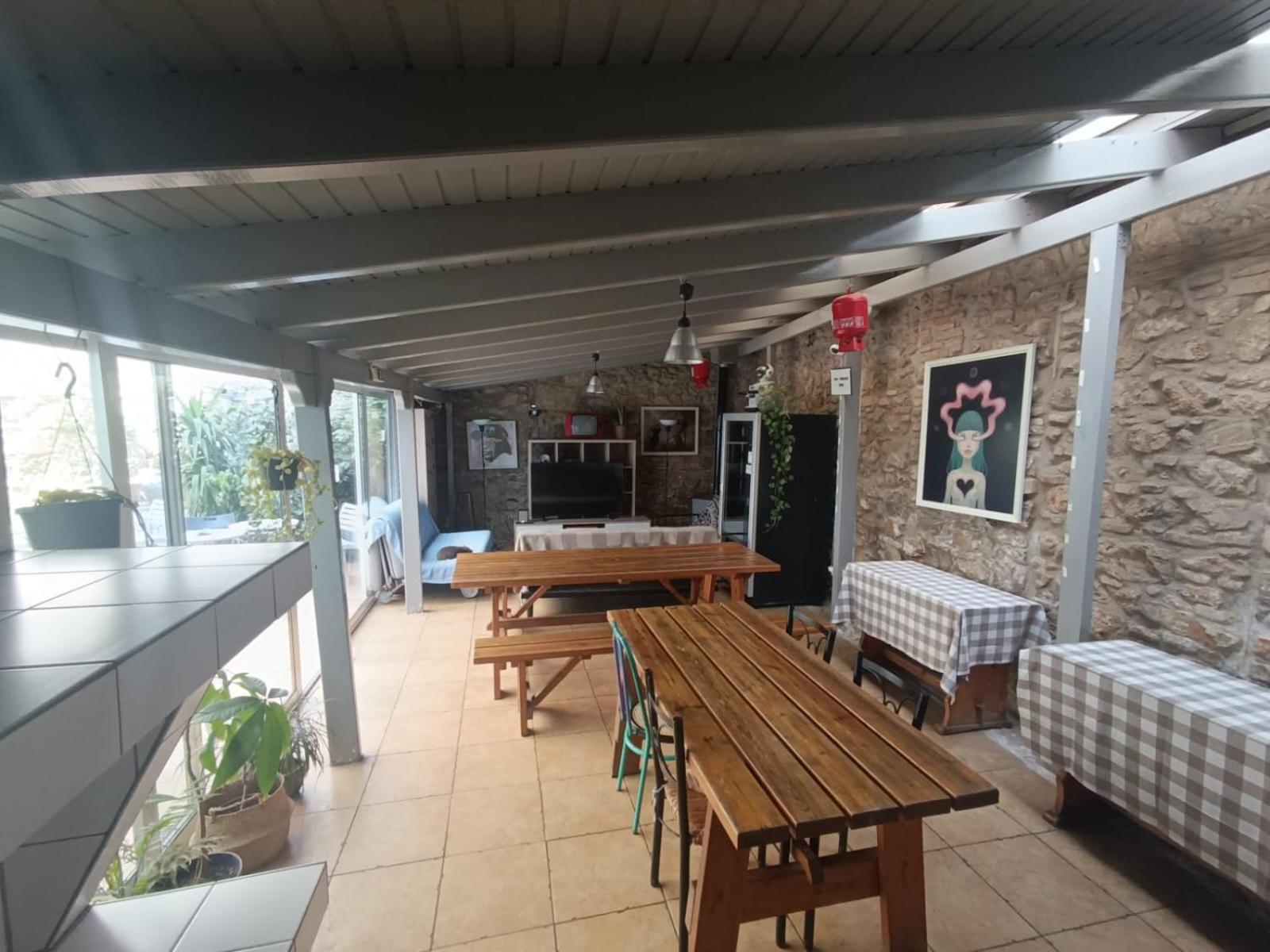 Dioskouros Hostel *