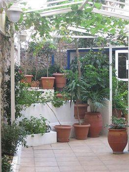 Dioskouros Hostel *
